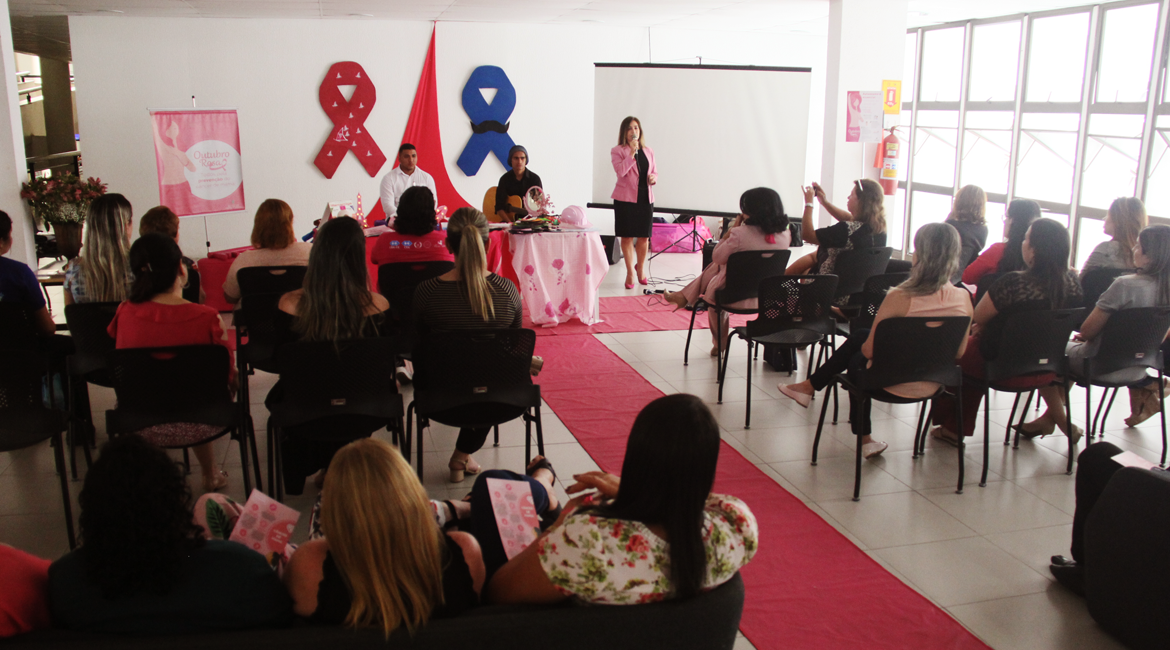 Outubro Rosa: acolhida musical e palestra sobre prevenção ao câncer abrem campanha no Judiciário