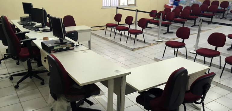 Programa “+ Interior” entrega 230 novos itens de mobiliário para Comarca de Aracati