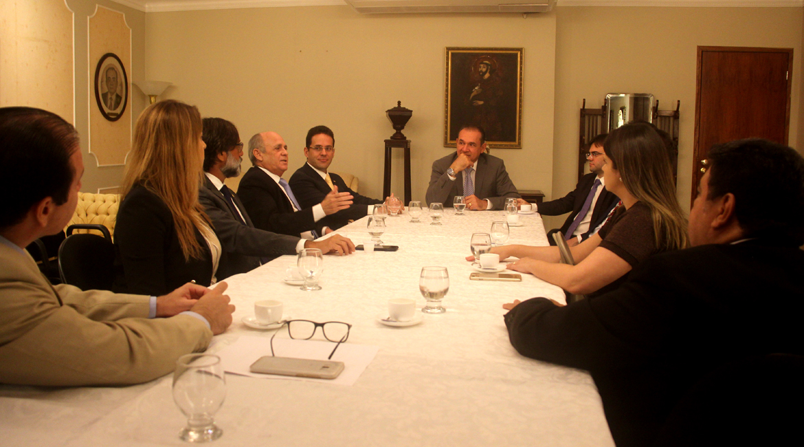 Presidente do TJCE recebe nova diretoria da ACM