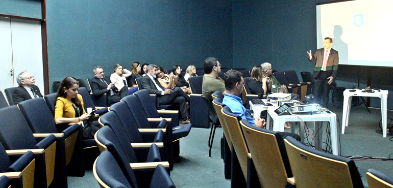 Monitoramento eletrônico é tema de reunião para juízes da área criminal