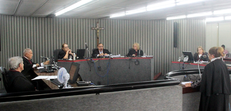 Empresa deve pagar indenização de R$ 8 mil por demora em instalar energia na casa de mototaxista