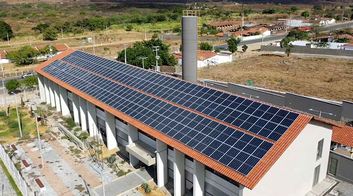 Fóruns de Itapajé e Russas iniciam produção de energia solar este mês