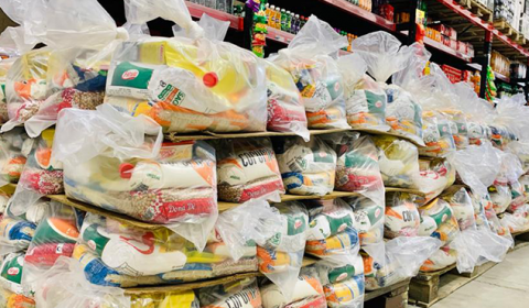 Campanha solidária promovida pela Comarca de Quixeramobim distribui 202 cestas básicas para famílias carentes