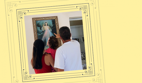 Casal celebra decisão que concede guarda provisória de criança durante pandemia