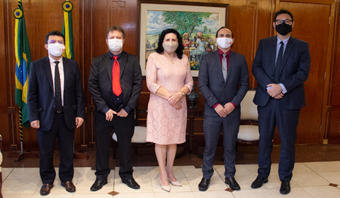 Chefe do Judiciário cearense recebe representantes do Sindicato dos Servidores