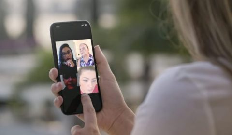 Testemunhas utilizam celular para participar, virtualmente, de audiência de instrução