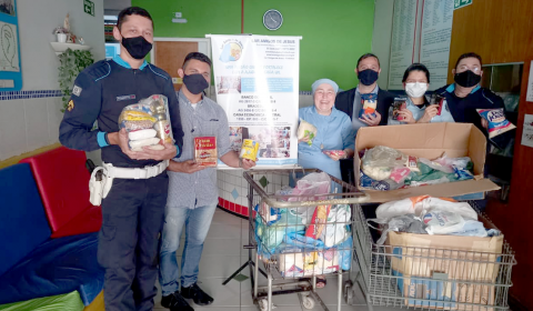 Mobilização da Assistência Militar arrecada alimentos e doa para entidade de apoio a crianças com câncer