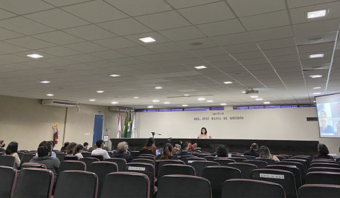 Encontro da Presidente do TJCE com servidores do Palácio da Justiça é marcado por mensagens de união e solidariedade