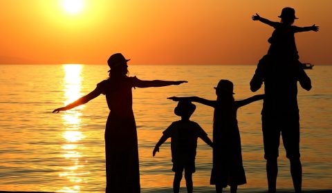 Justiça estadual conclui processo de adoção com três irmãos em uma única família no Município de Crateús