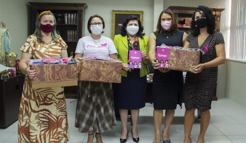 Representantes de instituições agradecem doações da campanha Outubro Rosa promovida pelo TJCE