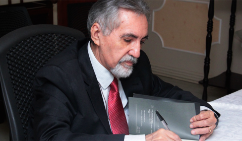 Desembargador Filgueira Mendes se aposenta após 47 anos dedicados ao Judiciário cearense