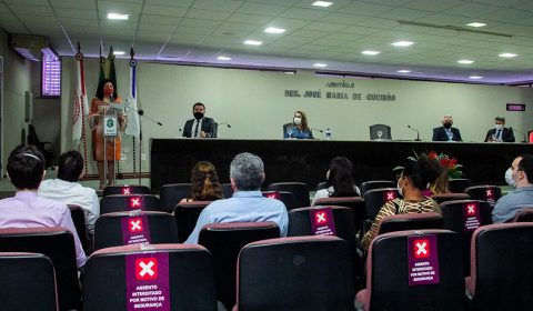 Novos servidores do Tribunal de Justiça do Ceará tomam posse durante solenidade na Esmec
