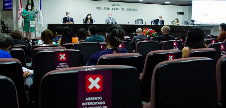 Seminário sobre Judicialização da Saúde é encerrado com lançamento de Manual e homenagens na Esmec