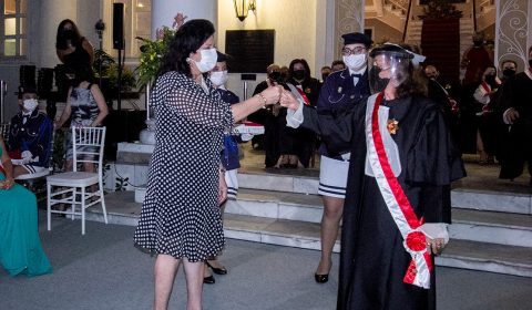 Com 35 anos de serviços à Justiça, presidente do TJCE é homenageada pelo TRT com Medalha do Mérito Judiciário
