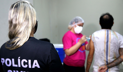 Parceria entre TJCE, Prefeitura de Fortaleza e Polícia Civil viabiliza vacinação contra Covid-19 para custodiados