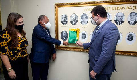 Desembargador Teodoro Silva Santos tem foto afixada na Galeria de Corregedores-Gerais da Justiça