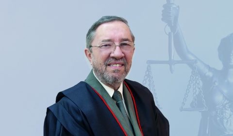 Desembargador Lincoln Araújo se aposenta após 16 anos na magistratura e recebe homenagem dos colegas