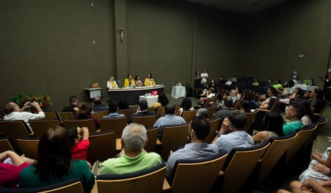 Entrega de 17 mandados aos pretendentes de adoção no Fórum Clóvis Beviláqua marca o Dia Nacional da Adoção