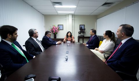 Trabalho de conciliação para diminuir as ações na Justiça é destaque durante reunião entre Santander e TJCE
