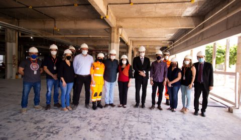 Comitiva do TJCE, MPCE e SOP visitam obras de reconstrução do Palácio da Justiça