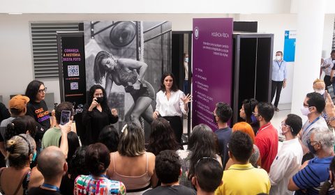 Agosto Lilás: Fórum Clóvis Beviláqua recebe pessoas com deficiência auditiva em visita guiada à exposição ‘O que não nos disseram’