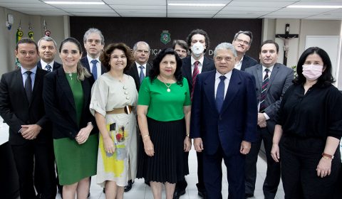 Varas do Júri de Fortaleza avaliam rotinas de trabalho e trocam experiências durante reunião com a presidente do TJCE