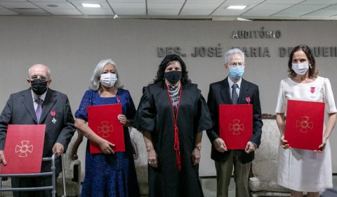 Personalidades que se destacam pela atuação profissional são homenageadas com Medalha Clóvis Beviláqua