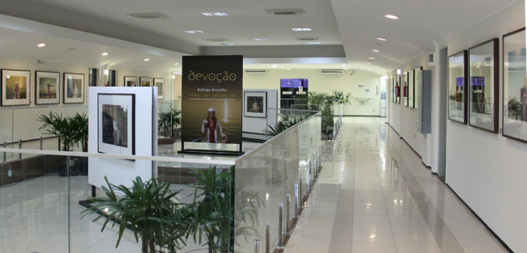Esmec recebe exposição fotográfica “Devoção”