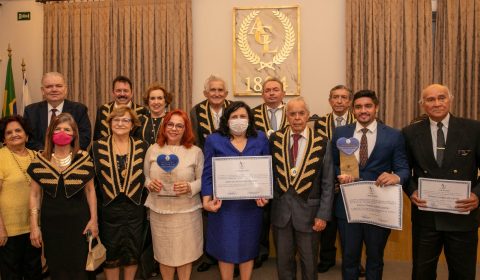 Desembargadoras são homenageadas em evento da  Academia Metropolitana de Letras de Fortaleza