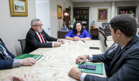 Presidente do TJCE encerra a gestão mantendo o diálogo com os sindicatos dos servidores e dos Oficiais de Justiça