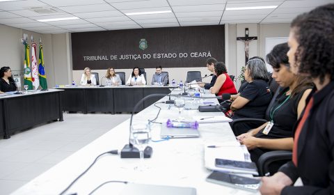 Presidente do TJCE recebe mães e representantes de vítimas da “Chacina do Curió”