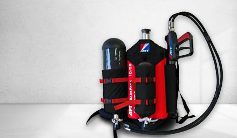 Companhia de Bombeiros do TJCE recebe mochila para combater princípios de incêndio