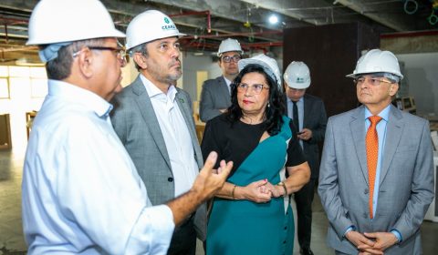 Gestores do TJCE e governador do Estado visitam obras de modernização do Palácio da Justiça