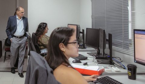1º e 2º Juizados da Mulher de Fortaleza recebem visita do presidente do TJCE e da diretora do Fórum Clóvis Beviláqua