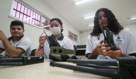 Comarca de Maracanaú faz doação de 2.845 equipamentos eletrônicos para Instituto de Educação do Ceará