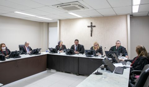 Assédio moral: advogada deslocada para função de serviços gerais deve receber R$ 68,1 mil de indenização