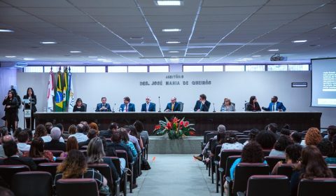 Combate à tortura reúne representantes do Judiciário, do Legislativo, MPCE, Defensoria, OAB e dos direitos humanos na Esmec