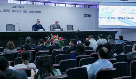 Parceria do TJCE e FGV reúne professores e especialistas na Esmec para seminário sobre “Direito, Economia e Saúde”