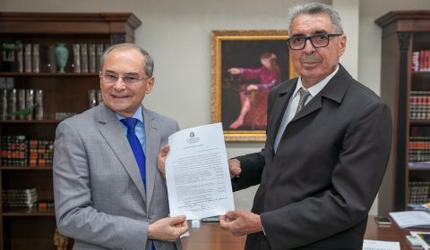 Programa do TJCE reconhece trabalho de servidor que se aposentou após mais de meio século de serviços no Judiciário