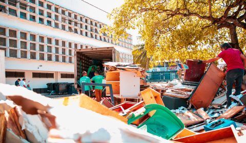 Poder Judiciário doa mais de três toneladas de materiais recicláveis para agentes ambientais
