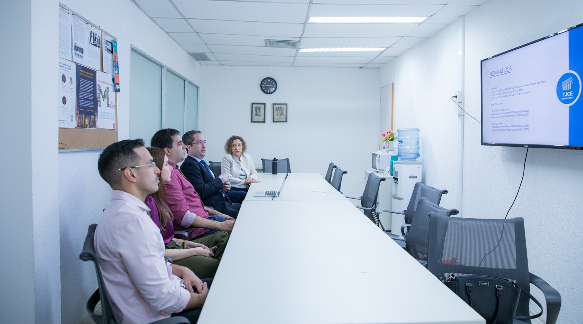 Equipe da Justiça eleitoral visita TJCE para conhecer funcionamento da Sejud de 1º Grau