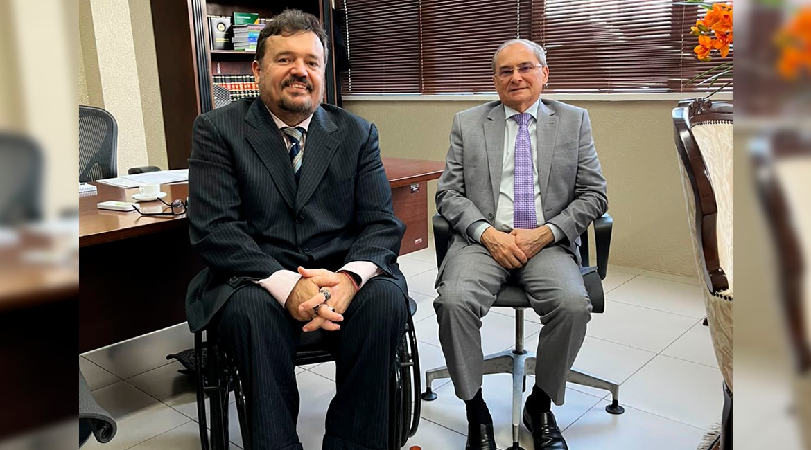 Presidência do TJCE debate acessibilidade e inclusão com representante da OAB-CE