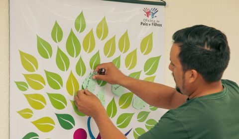 Oficina Pais e Filhos realizada no Fórum Clóvis Beviláqua orienta famílias a superarem conflitos