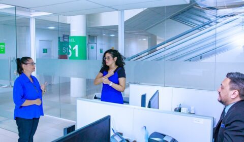 TJCE amplia acessibilidade no Judiciário com atendimento inclusivo para pessoas surdas