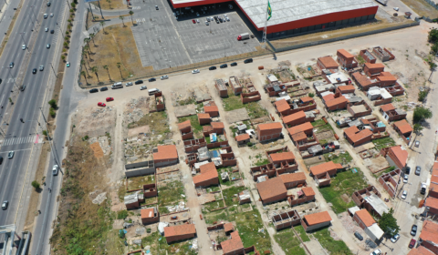 Comissão de Soluções Fundiárias do TJCE faz visita técnica a ocupação em Fortaleza