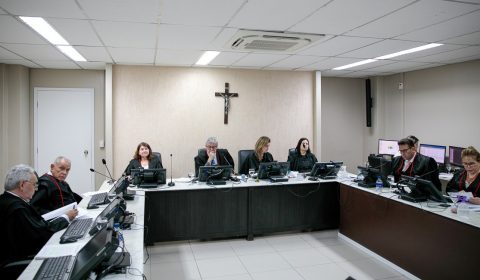 Concessionária deve pagar R$ 10 mil de indenização por vender veículo com erro no emplacamento 