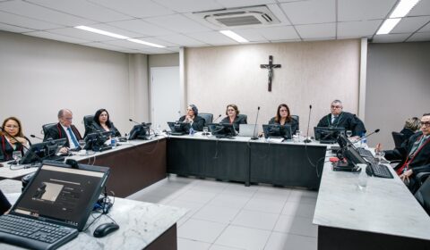 Dono de bar e cantores são condenados por evento com aglomeração durante pandemia da Covid-19