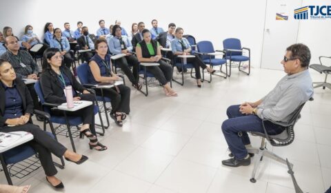 Colaboradores do TJCE participam de capacitação para aprimorarem atendimento aos cegos 