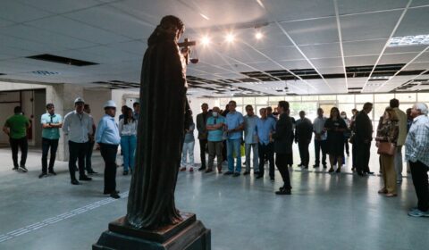 Desembargadores(as) vistoriam obras de reforma da sede da Justiça cearense