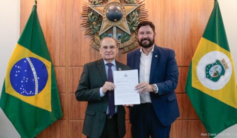 TJCE entrega Projeto de Lei à Alece